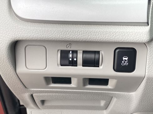 Used 2017 Subaru Forester 2.5i Premium w/ All-Weather Package image 14