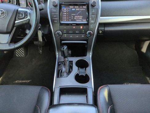 Certified 2017 Toyota Camry SE w/ Moonroof Package FWD image 18
