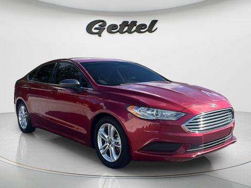 Used 2018 Ford Fusion SE w/ Fusion SE Technology Package FWD image 3
