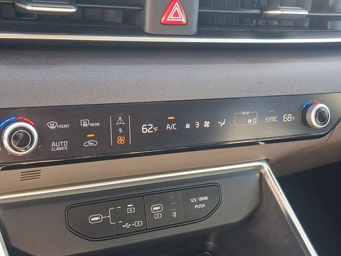 Used 2025 Kia Carnival EX FWD image 15
