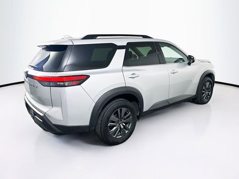 Used 2025 Nissan Pathfinder SV image 9