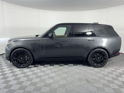 Used 2023 Land Rover Range Rover SE image 2