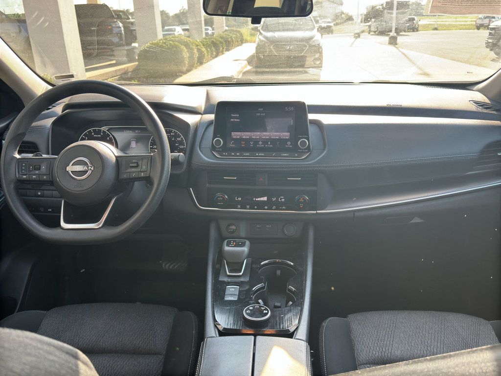 Used 2024 Nissan Rogue SV AWD/4WD image 3