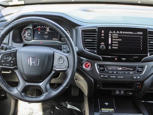 Certified 2025 Honda Passport EX-L image 15