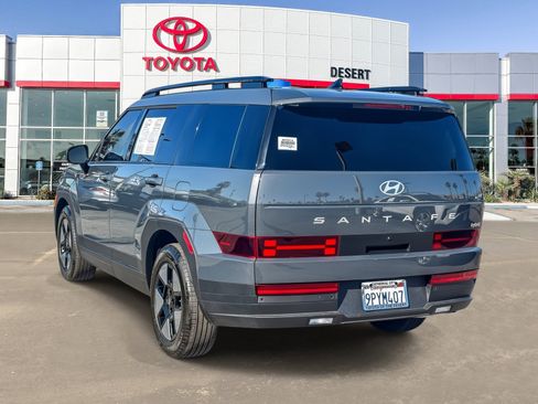Used 2025 Hyundai Santa Fe SEL FWD image 5
