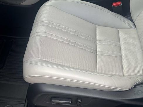 Used 2025 Honda HR-V EX-L image 9