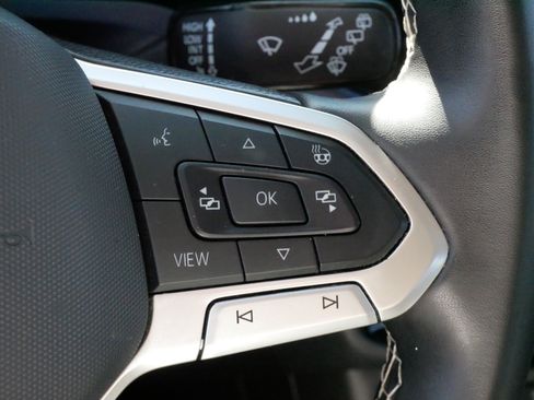 Used 2024 Volkswagen Taos SE image 25