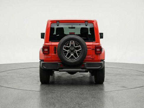 Used 2025 Jeep Wrangler Sahara image 7