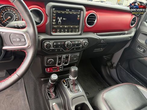 Used 2023 Jeep Gladiator Rubicon w/ Cold Weather Group AWD/4WD image 17