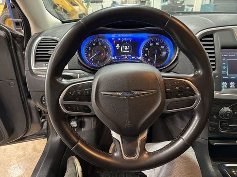 Used 2021 Chrysler 300 Touring L image 11