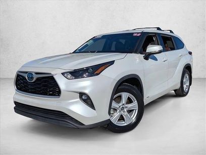 Certified 2022 Toyota Highlander LE