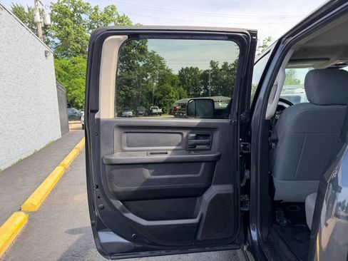 Used 2018 RAM 2500 Tradesman w/ Chrome Appearance Group AWD/4WD image 16