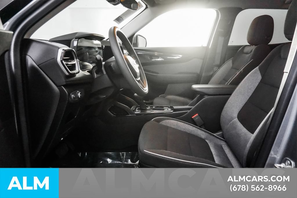 Used 2025 Chevrolet TrailBlazer LT AWD/4WD image 17
