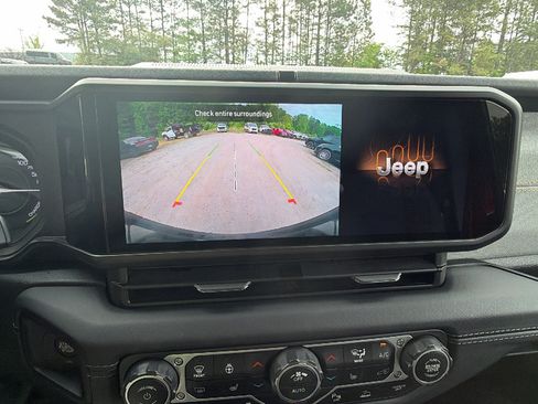 Used 2025 Jeep Wrangler Unlimited Sahara w/ Safety Group AWD/4WD image 34