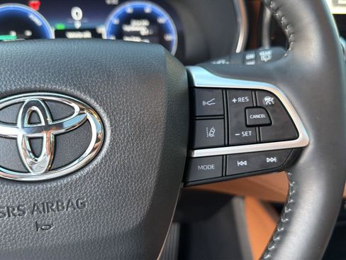 Certified 2024 Toyota Highlander Platinum AWD/4WD image 24