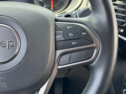 Used 2019 Jeep Cherokee Limited AWD/4WD image 24