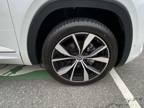 Certified 2024 Volkswagen Atlas SEL Premium R-Line AWD/4WD image 37