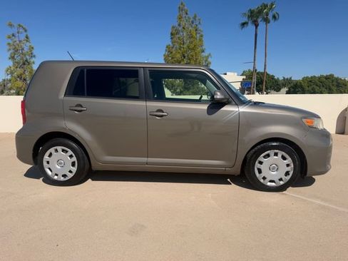 Used 2013 Scion xB FWD image 18
