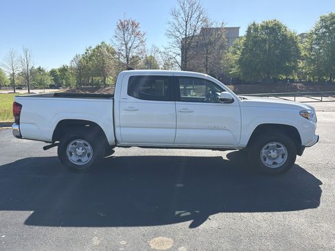 Used 2022 Toyota Tacoma SR5 image 10