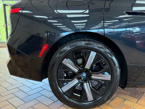 Used 2023 BMW iX xDrive50 w/ Sport Package AWD/4WD image 12