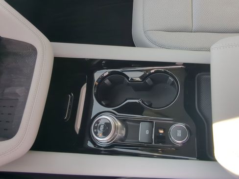 Used 2025 Ford Explorer Platinum w/ Ultimate Package image 21