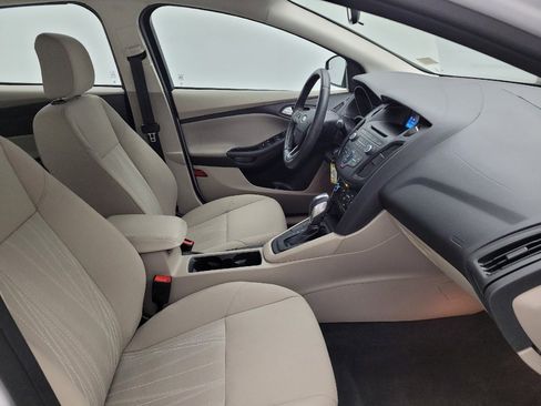 Used 2016 Ford Focus SE w/ SE Cold Weather Package FWD image 21