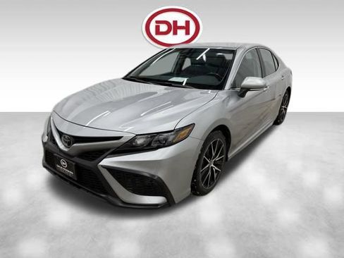 Used 2023 Toyota Camry SE image 9