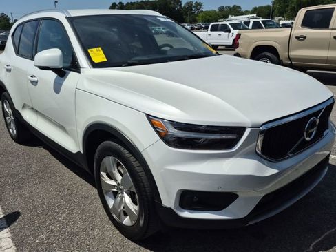 Used 2022 Volvo XC40 T5 Momentum AWD/4WD image 2
