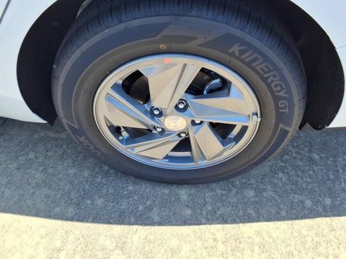 New 2026 Hyundai Elantra SE FWD image 20