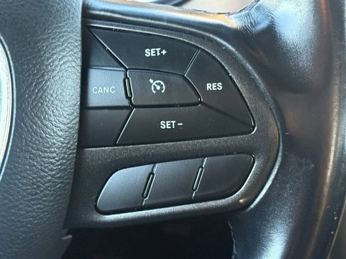 Used 2022 Dodge Charger SXT image 18