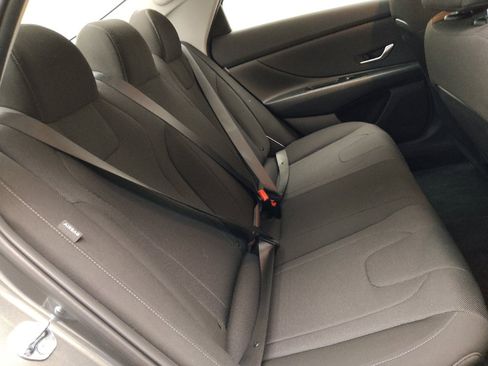 Used 2025 Hyundai Elantra SE FWD image 19