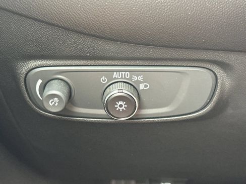 Used 2020 Chevrolet Equinox LS FWD image 40