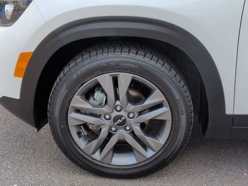 Used 2023 Kia Seltos S w/ Navigation Package FWD image 11