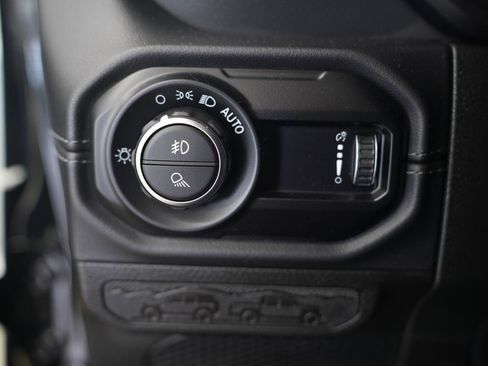Used 2025 Jeep Gladiator Sport AWD/4WD image 21