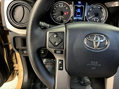 Used 2017 Toyota Tacoma Limited w/ Tow Package AWD/4WD image 12