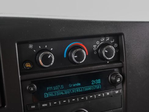 Used 2022 GMC Savana 2500 RWD image 18