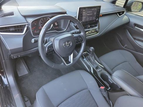 Used 2022 Toyota Corolla SE image 2