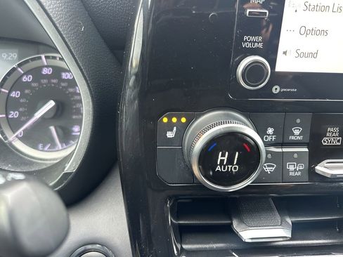 Used 2022 Toyota Highlander XLE image 23