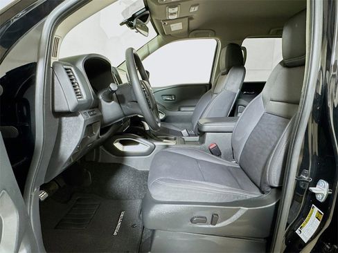 Used 2024 Nissan Frontier SV image 17