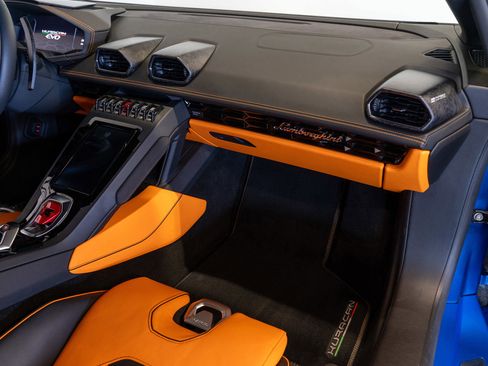 Used 2020 Lamborghini Huracan EVO RWD image 11