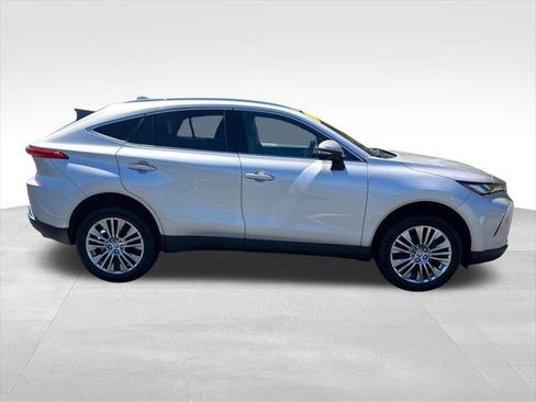 Certified 2024 Toyota Venza XLE AWD/4WD image 6