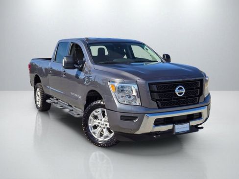 Used 2022 Nissan Titan SV image 1