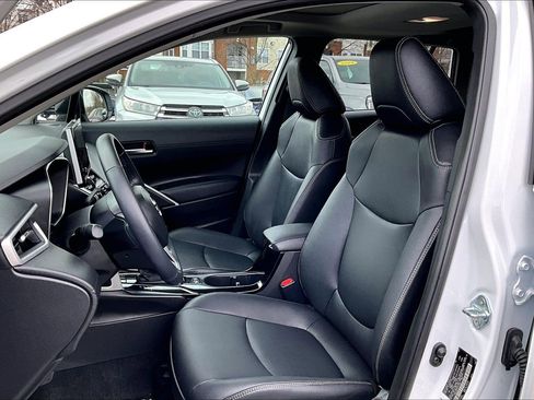 Used 2025 Toyota Corolla Cross XLE w/ Convenience Package image 24