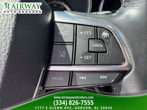 Used 2021 Toyota Highlander XSE FWD image 21