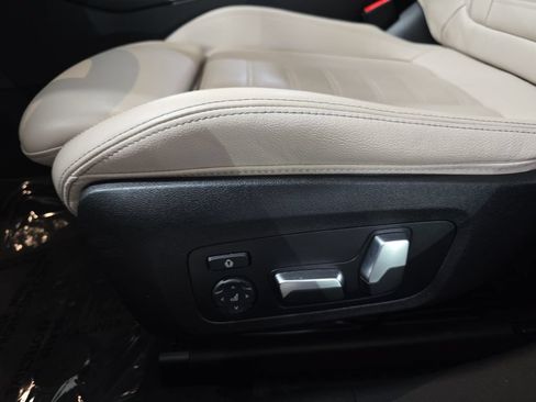 Used 2023 BMW 330i Sedan w/ Premium Package RWD image 25