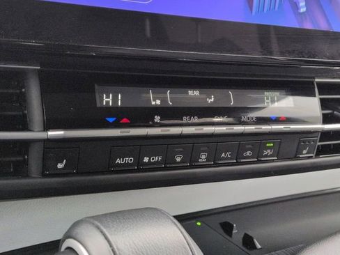 Certified 2025 Toyota Sienna XLE image 23