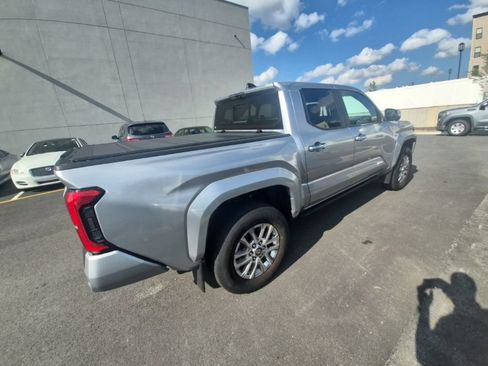 Used 2025 Toyota Tacoma Limited AWD/4WD image 5