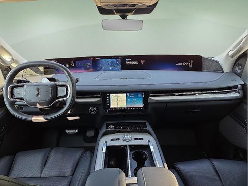 New 2025 Lincoln Navigator Reserve image 11