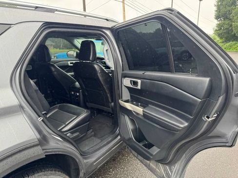 Used 2021 Ford Explorer Limited w/ Equipment Group 301A AWD/4WD image 17