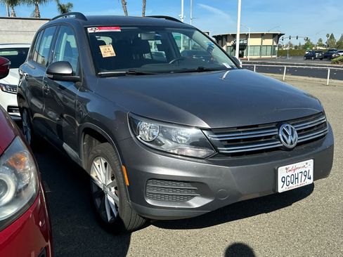 Used 2017 Volkswagen Tiguan Limited w/ Premium Package image 3
